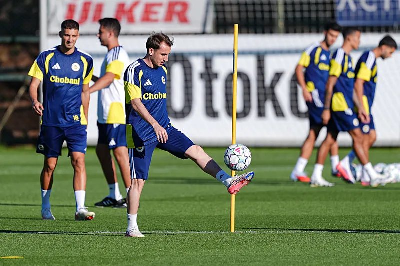 fenerbahcede devler liginde romayi agirliyor iste ismail kartalin mumkun 11i 8 ZbjiH4cO