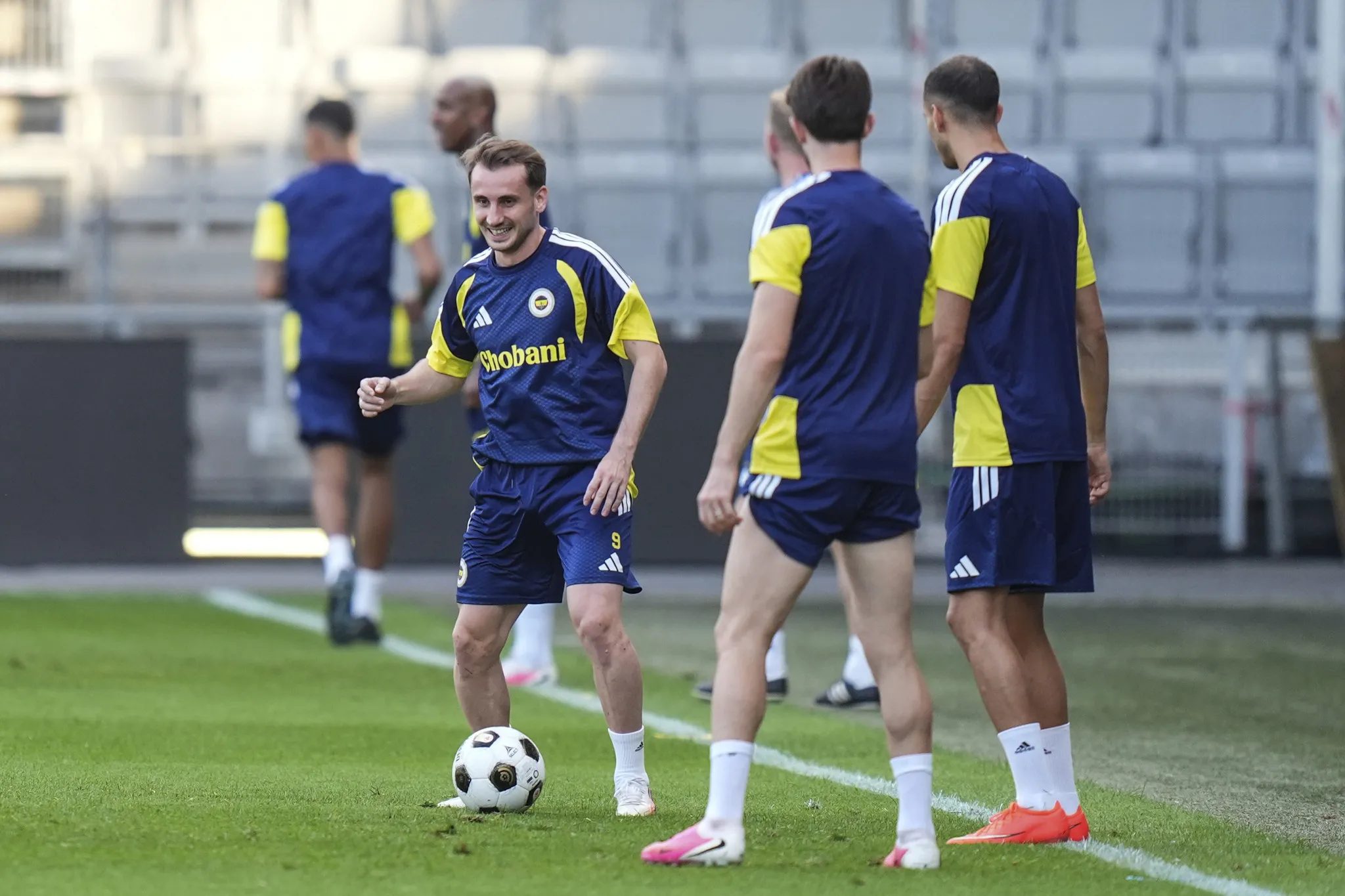 Fenerbahçe'de flaş gelişme! UEFA uyardı sözleşmesi değişti 10 fenerbahcede flas gelisme uefa uyardi sozlesmesi degisti 8 bt3pnSCb