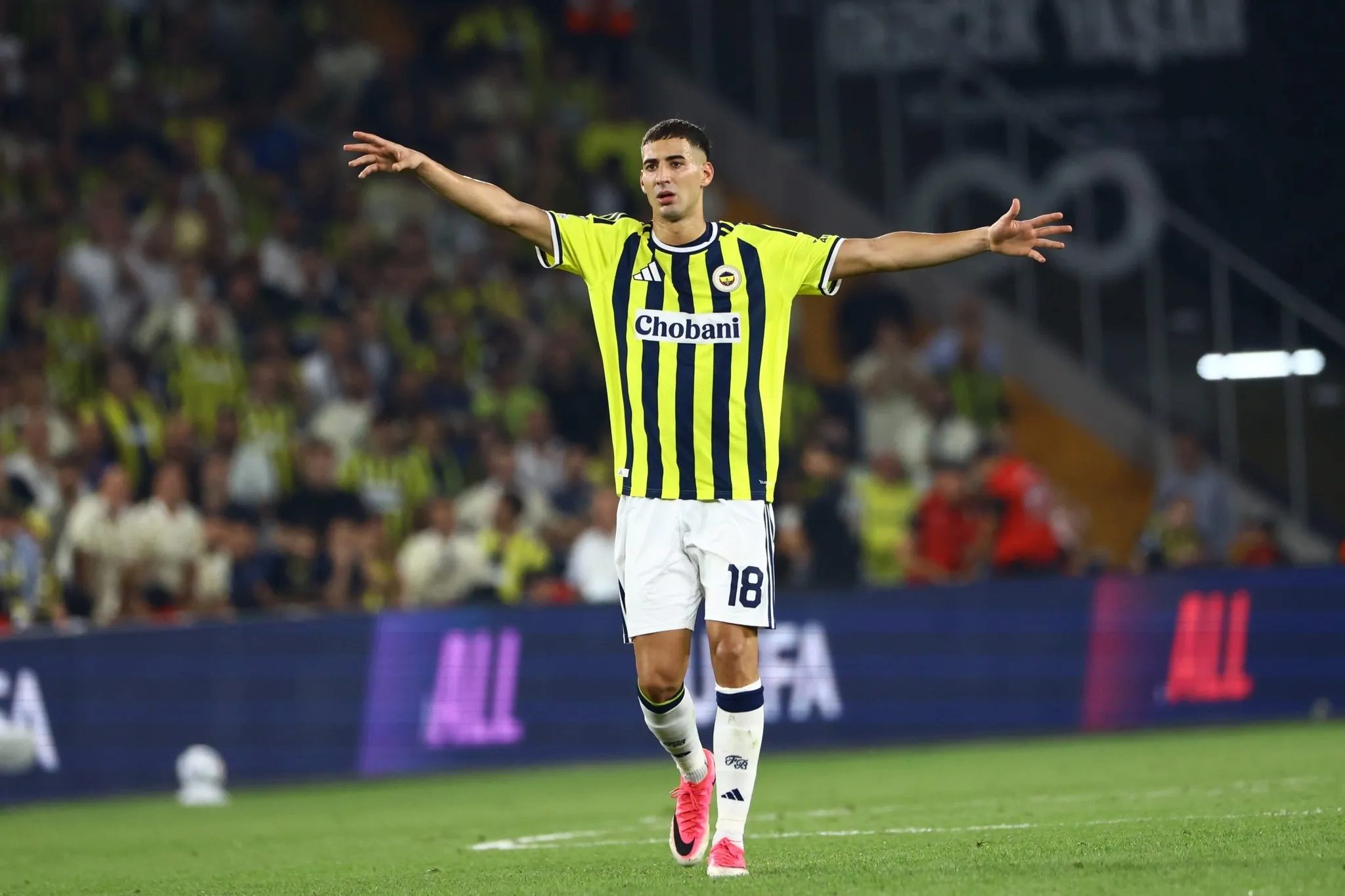 Fenerbahçe'de iç transfer harekatı! O yıldızla masaya oturulacak 9 fenerbahcede ic transfer harekati o yildizla masaya oturulacak 7 2MgbP7cE