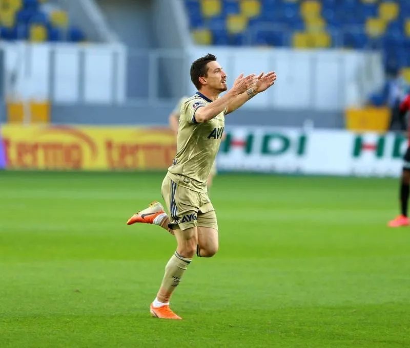 fenerbahcede ismail kartaldan mert hakan yandas karari 6 e5ARBcMY