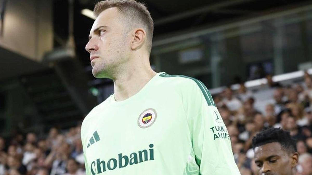 Fenerbahçe'de sakatlık şoku! Mert Günok, Gençlerbirliği maçında yok 1 fenerbahcede sakatlik soku mert gunok genclerbirligi macinda yok CD829Smr