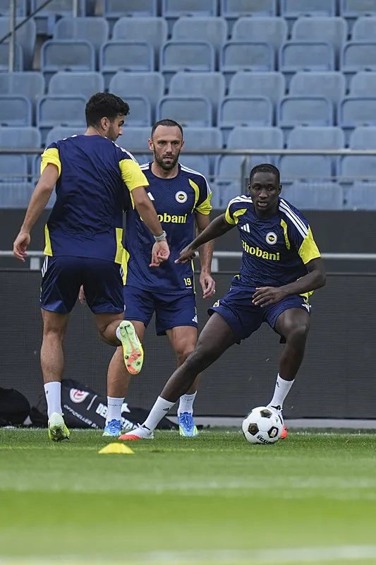 Fenerbahçe'de Sidiki Cherif İngiltere yolcusu! Yapılan dev teklif açıklandı 11 fenerbahcede sidiki cherif ingiltere yolcusu yapilan dev teklif aciklandi 9 V85byQ5Y