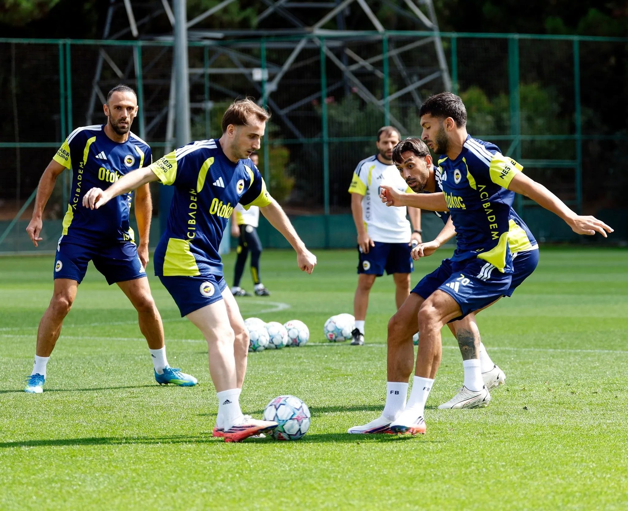 Fenerbahçe'de şok İsmail Kartal iddiası! Yollar ayrılacak mı? 11 fenerbahcede sok ismail kartal iddiasi yollar ayrilacak mi 9 BI8hd8Av