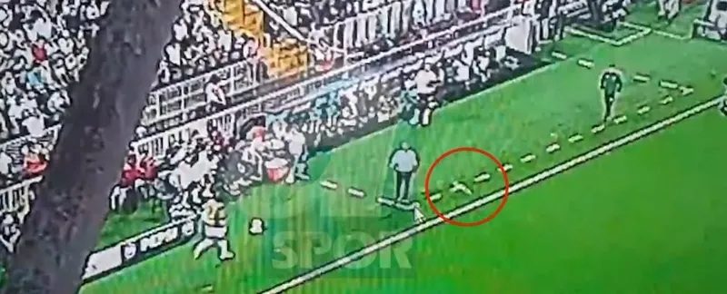 Fenerbahçe'den açıklama! İsmail Kartal’a şişe atan şahıs tespit edildi 2 fenerbahceden aciklama ismail kartala sise atan sahis tespit edildi 0 cSFXbUz3