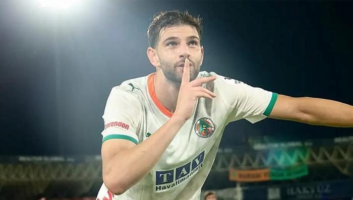 fenerbahceden aykiri kose transfer herkes golcu beklerken savunmaya destek 0 rA3MzIQb