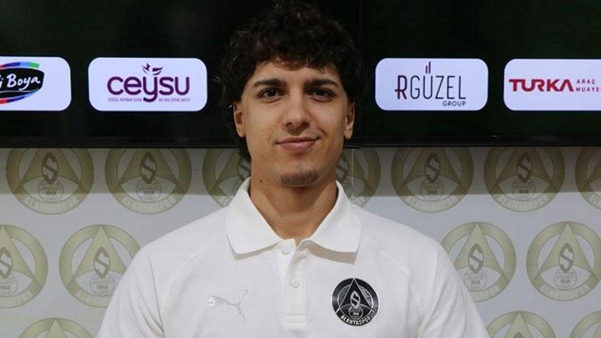 Fenerbahçe'den ayrıldı! Yeni adresi Alanyaspor oldu 7 fenerbahceden ayrildi yeni adresi alanyaspor oldu Q894k5KV