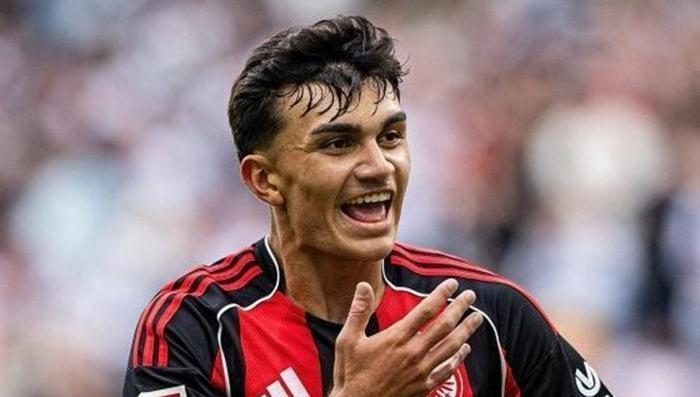 Fenerbahçe'den Galatasaray'a transferde iki ağır darbe! Evvel Leao sonra Can Uzun... 7 fenerbahceden galatasaraya transferde iki agir darbe evvel leao sonra can uzun 5 AV3il8Gb