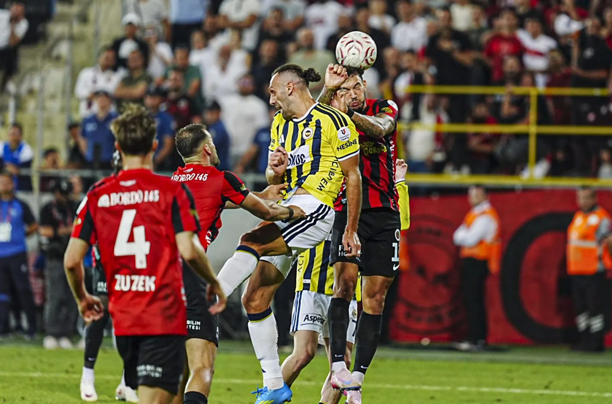 Fenerbahçe'den Hakan Çalhanoğlu atağı! Transferde son durum... 2 fenerbahceden hakan calhanoglu atagi transferde son durum 0 vjI5WbC5
