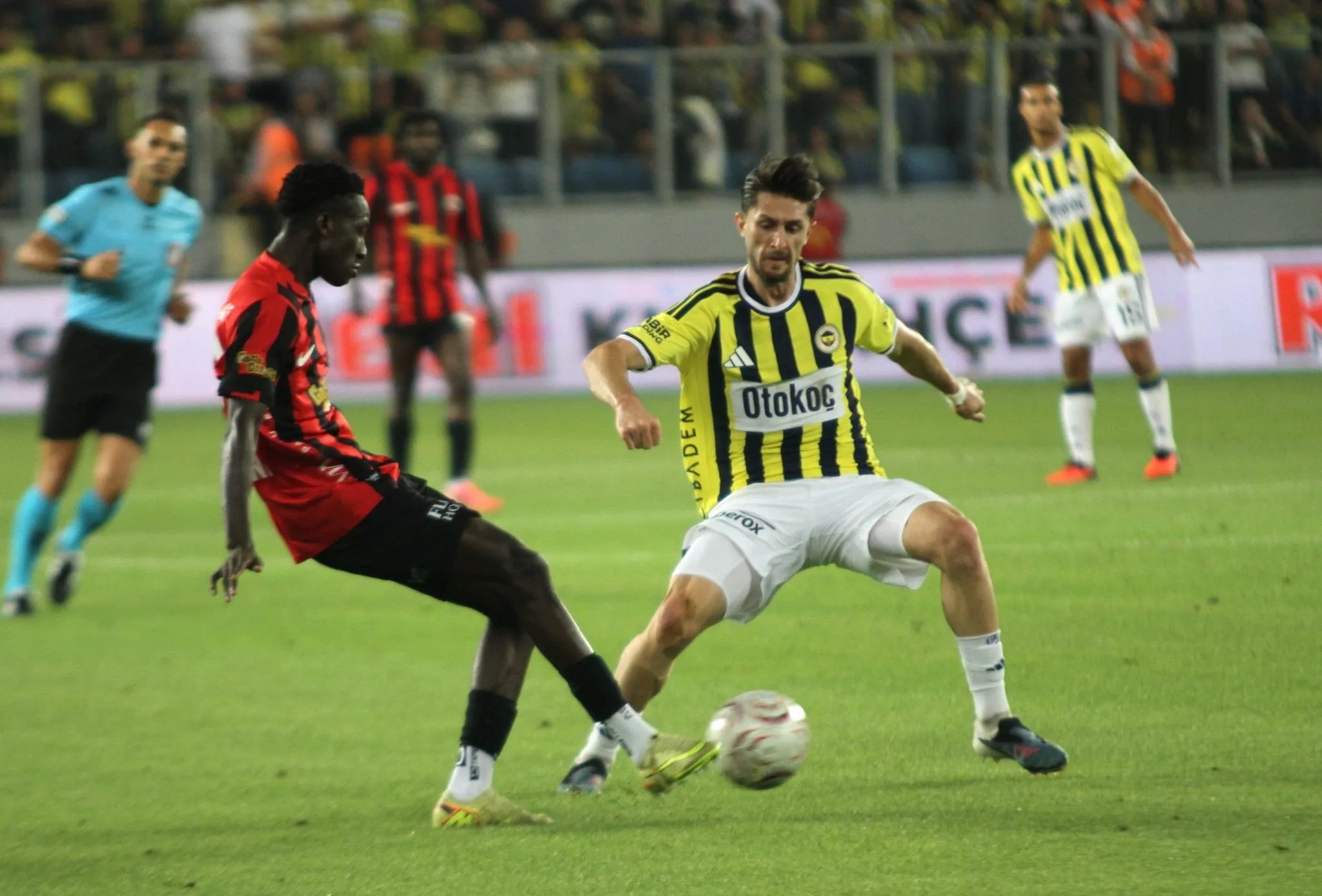 Fenerbahçe'den Hakan Çalhanoğlu atağı! Transferde son durum... 5 fenerbahceden hakan calhanoglu atagi transferde son durum 3 Ai2W5JqM
