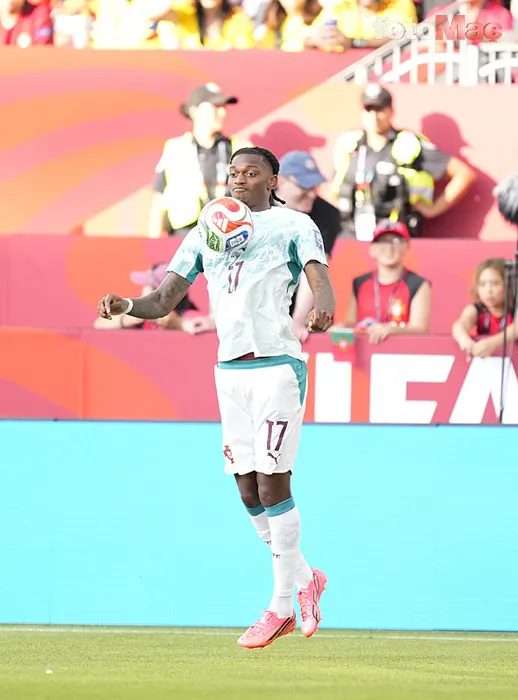 Fenerbahçe'den İtalya'ya Leao çıkarması! Milano'da görüntülendi 11 fenerbahceden italyaya leao cikarmasi milanoda goruntulendi 9