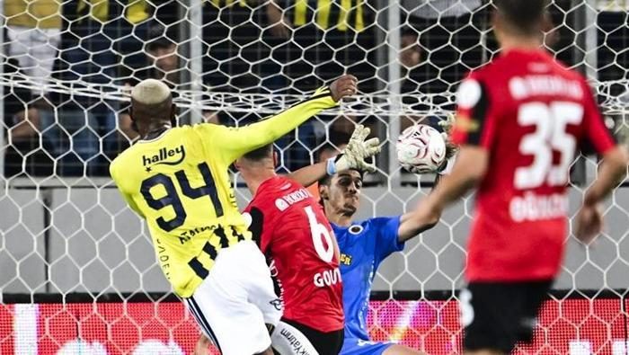 Fenerbahçe'nin eski teknik yöneticisi Ersun Yanal bombaladı: 'Aziz Yıldırım, Samandıra'nın içinden geçer' | 'Sizi tefe koyarlar' 2 fenerbahcenin eski teknik yoneticisi ersun yanal bombaladi aziz yildirim samandiranin icinden gecer sizi bItaCYiB