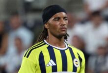 fenerbahcenin iki beki birinci yarida sari kart gordu qyZYzZjV