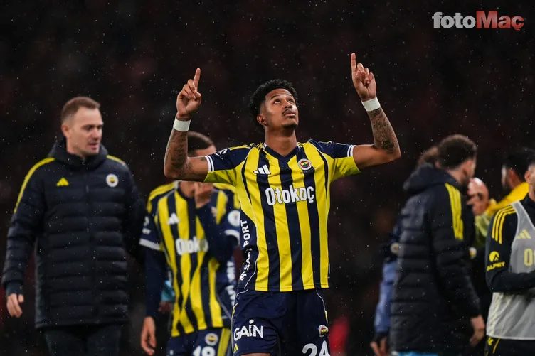 Fenerbahçe'nin yıldızını 3 kadro birden izlemeye geldi! 2 fenerbahcenin yildizini 3 kadro birden izlemeye geldi 0 ZYW8c4eF