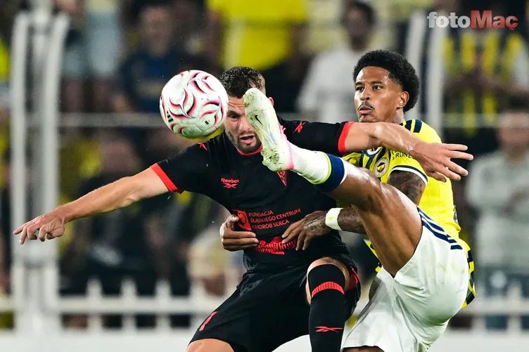 Fenerbahçe'nin yıldızını 3 kadro birden izlemeye geldi! 3 fenerbahcenin yildizini 3 kadro birden izlemeye geldi 1 5QarFVqe