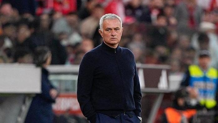 Fenerbahçe'ye Jose Mourinho'dan berbat haber! İspanyol basını duyurdu... 4 fenerbahceye jose mourinhodan berbat haber ispanyol basini duyurdu 2 qWvaIN1p
