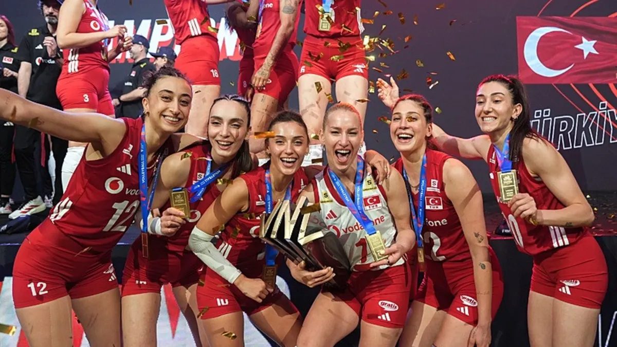Filenin Sultanları kupasını aldı! 11 filenin sultanlari kupasini aldi
