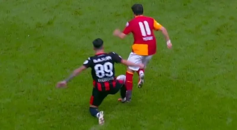 galatasaray arca corum fk macinda kirmizi kart cikti 0 qXT4OCWO