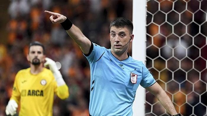 Galatasaray-Çorum FK maçında verilen kırmızı karta Trio son noktayı koydu! 'Hakem olmaya gerek yok' 5 galatasaray corum fk macinda verilen kirmizi karta trio son noktayi koydu hakem olmaya gerek yok 4k2BwuF1