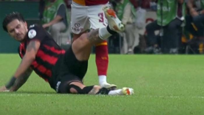 Galatasaray-Çorum FK maçında verilen kırmızı karta Trio son noktayı koydu! 'Hakem olmaya gerek yok' 7 galatasaray corum fk macinda verilen kirmizi karta trio son noktayi koydu hakem olmaya gerek yok 7aCXycSm