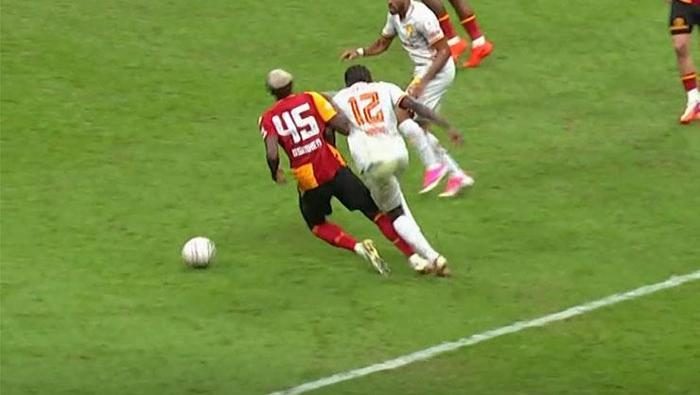 Galatasaray-Göztepe maçında verilen penaltı kararına Trio son noktayı koydu! 'Doğru bulmuyorum' 8 galatasaray goztepe macinda verilen penalti kararina trio son noktayi koydu dogru bulmuyorum 6 VMrbD2UZ