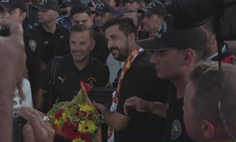 Galatasaray kafilesine Erzurum'da coşkulu karşılama 1 galatasaray kafilesine erzurumda coskulu karsilama 41pl9WpQ