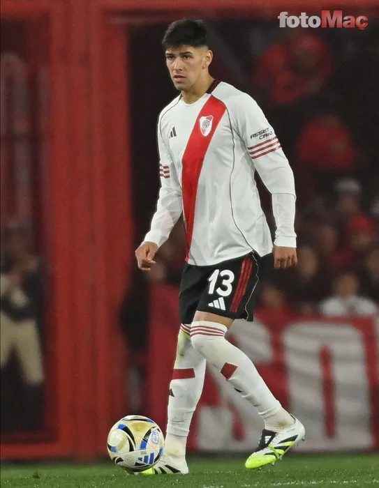 Galatasaray stoper bombasını patlatıyor! Resmi teklif aldı 9 galatasaray stoper bombasini patlatiyor resmi teklif aldi 7 mATFyzZ2