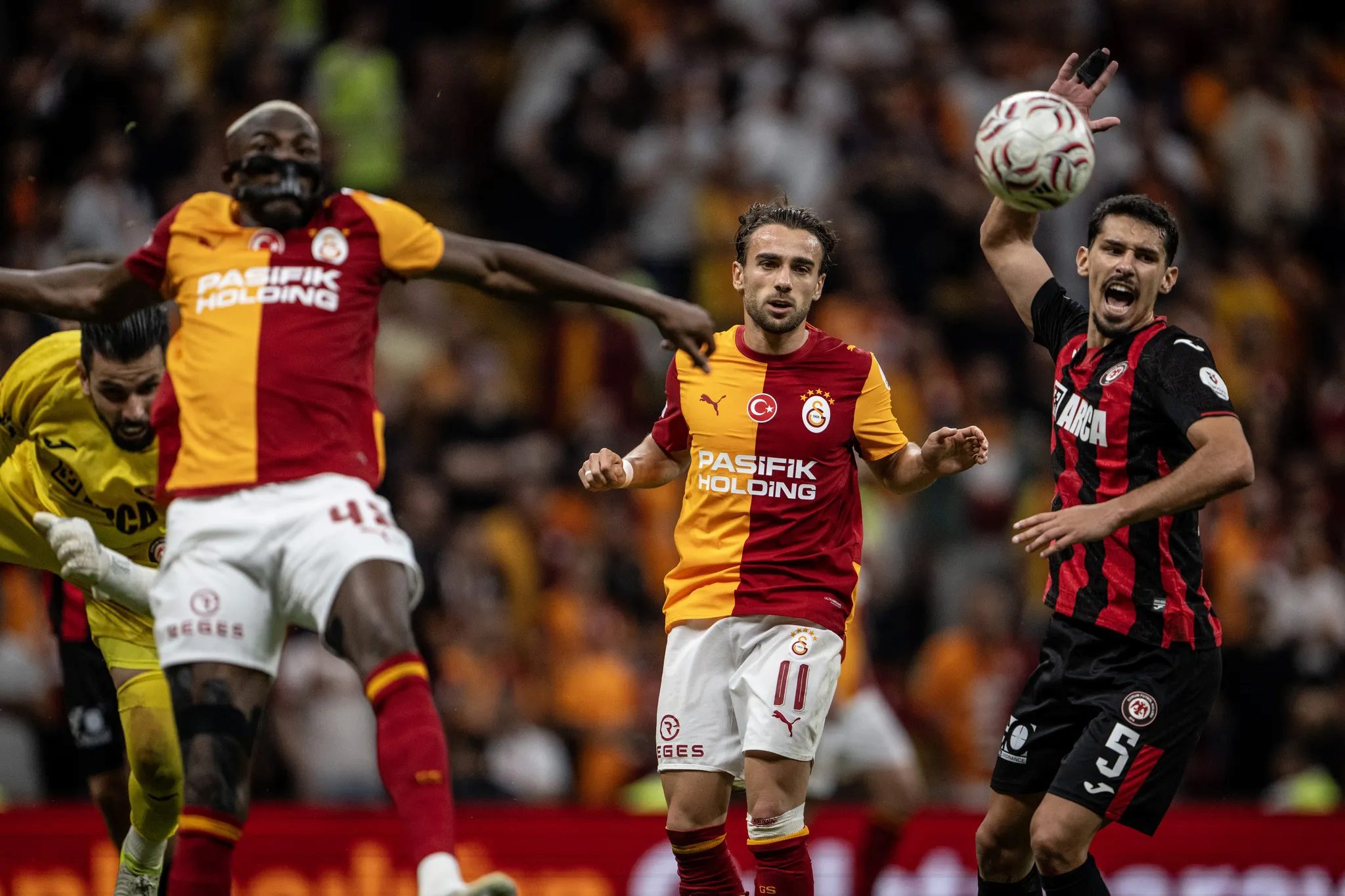 Galatasaray transferde Fenerbahçe'yi bekliyor! Flaş gelişmeyi İtalyanlar duyurdu 2 galatasaray transferde fenerbahceyi bekliyor flas gelismeyi italyanlar duyurdu 0 swEQTZNg