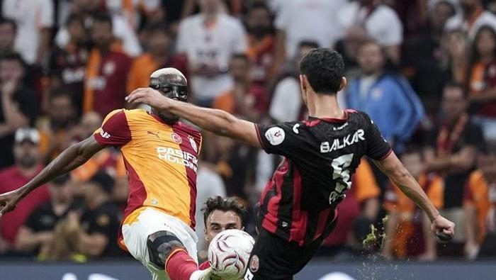 Galatasaray'a transfer görüşmesinde Osimhen soruldu! İngiliz devi pusuda bekliyor 4 galatasaraya transfer gorusmesinde osimhen soruldu ingiliz devi pusuda bekliyor 2 tFPCQzQL