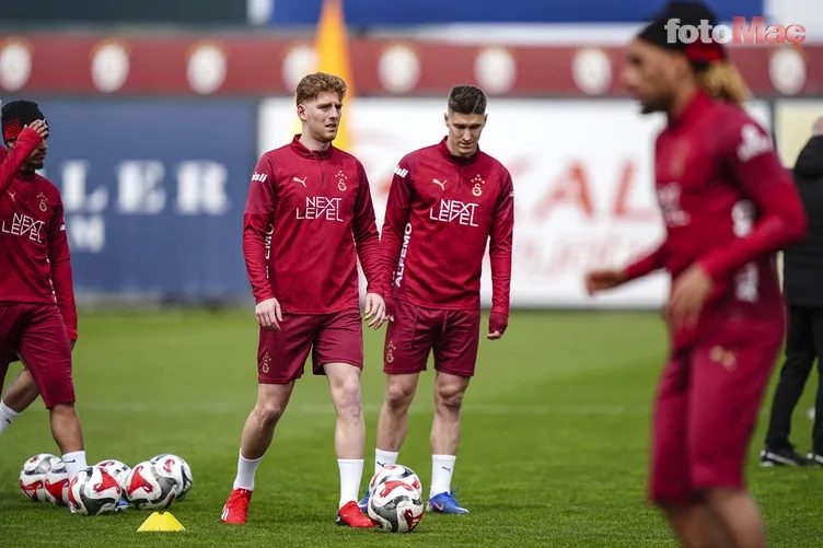 Galatasaray'da 2 ayrılık birden! Transferde sürpriz gelişme 8 galatasarayda 2 ayrilik birden transferde surpriz gelisme 6 cAsWkITf