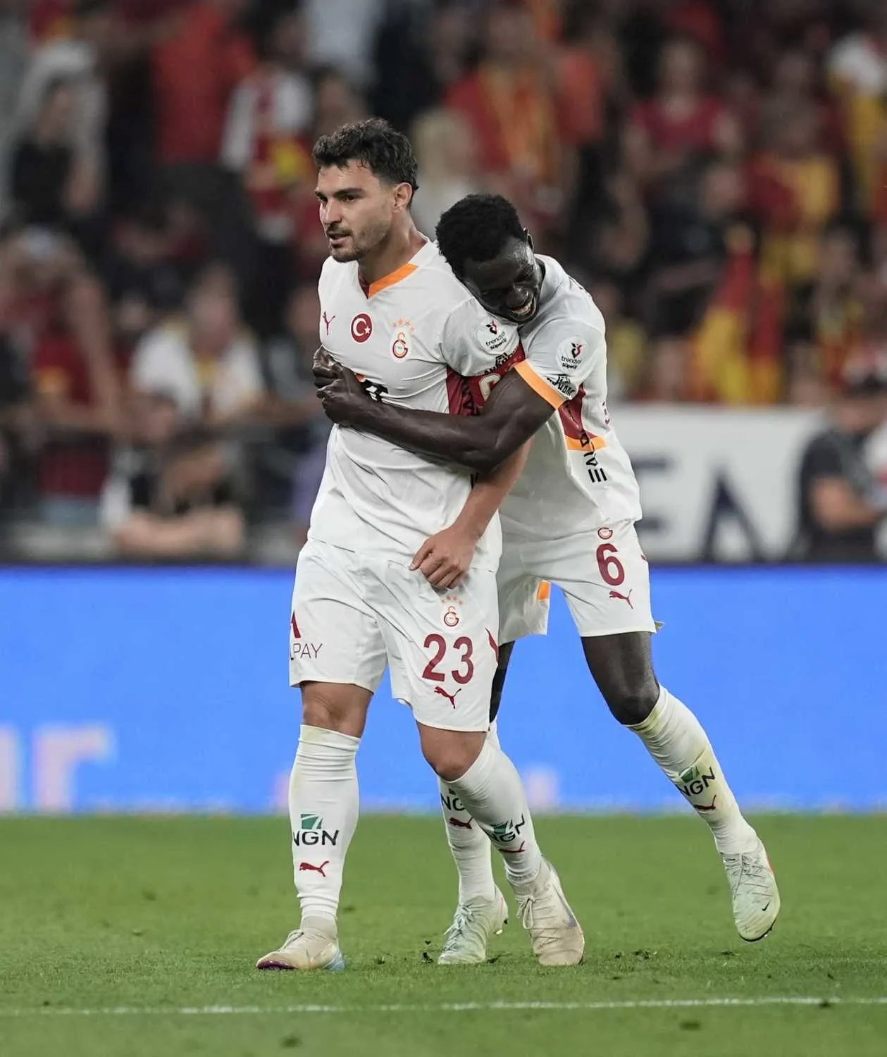 galatasarayda birinci ayrilik asik r oldu ocak ayinda bonservisiyle gonderilecek 11
