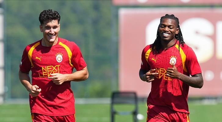 Galatasaray'da Deniz Gül takımla ilk antrenmana çıktı! 1 galatasarayda deniz gul takimla ilk antrenmana cikti LCnIsmEO
