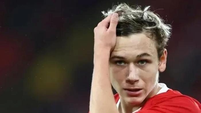 Galatasaray'da Okan Buruk transfer sinyalini verdi! İdare gaza bastı: Yıldız futbolcu ile mutabakat tamam 8 galatasarayda okan buruk transfer sinyalini verdi idare gaza basti yildiz futbolcu ile mutabakat tamam qvwwyFsA