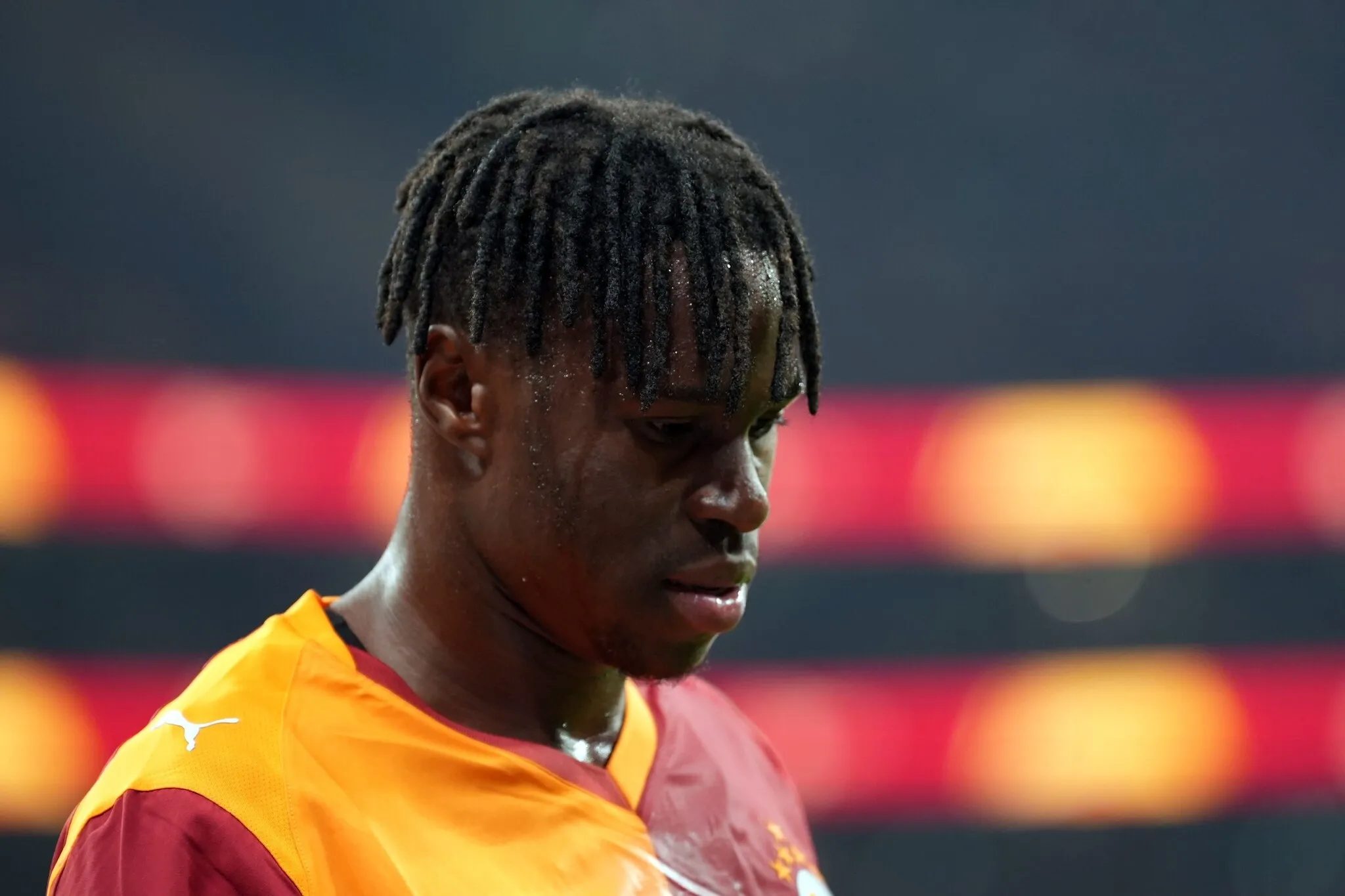 galatasarayda savunma krizine transfer cozumu resmi teklif yapildi 7 EpeaVq9v