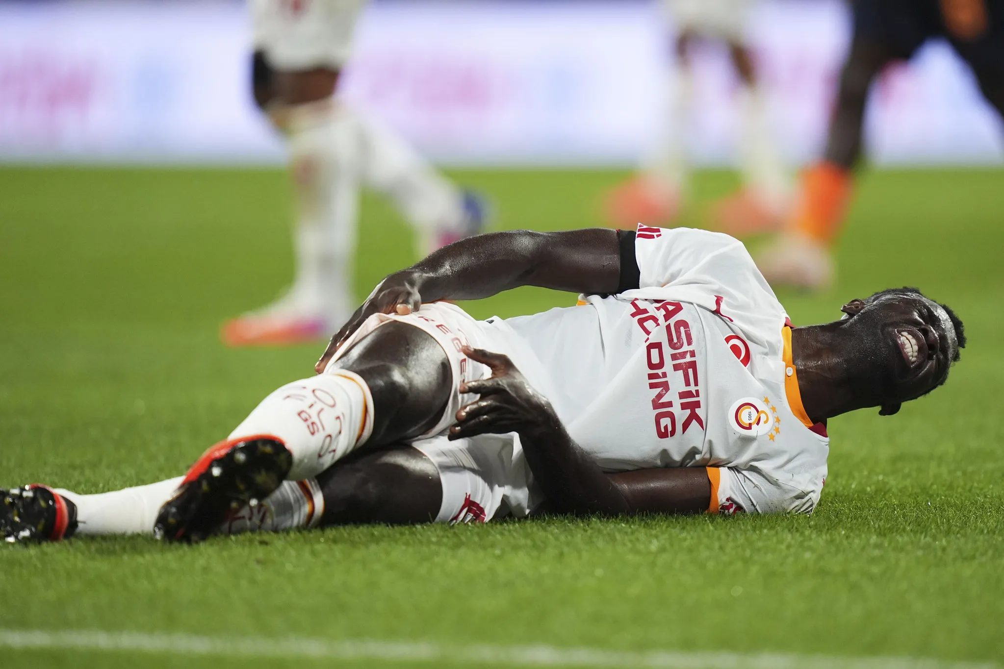 galatasarayda savunma krizine transfer cozumu resmi teklif yapildi 8 fb15zHVJ
