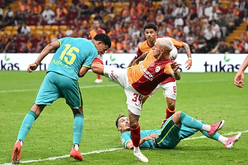 Galatasaray’da şok gelişme! Yıldız isim mukavelesini feshediyor 12 galatasarayda sok gelisme yildiz isim mukavelesini feshediyor 10 cbyI39QH
