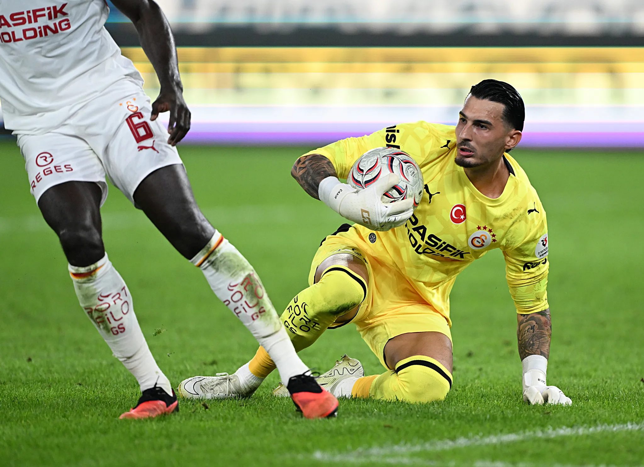 galatasarayda tarihi savunma krizi 60 yil sonra bir birinci 4 i1f2OGFr