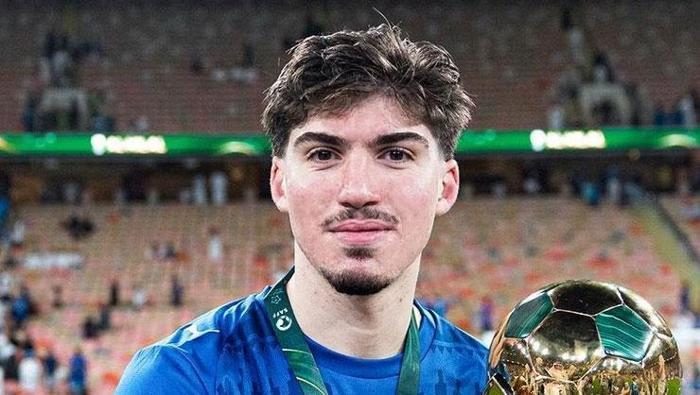 Galatasaray'dan Yusuf Akçiçek bombası! Eski Fenerbahçeli yıldız için geri sayım 3 galatasaraydan yusuf akcicek bombasi eski fenerbahceli yildiz icin geri sayim 1 C5MaWW8L