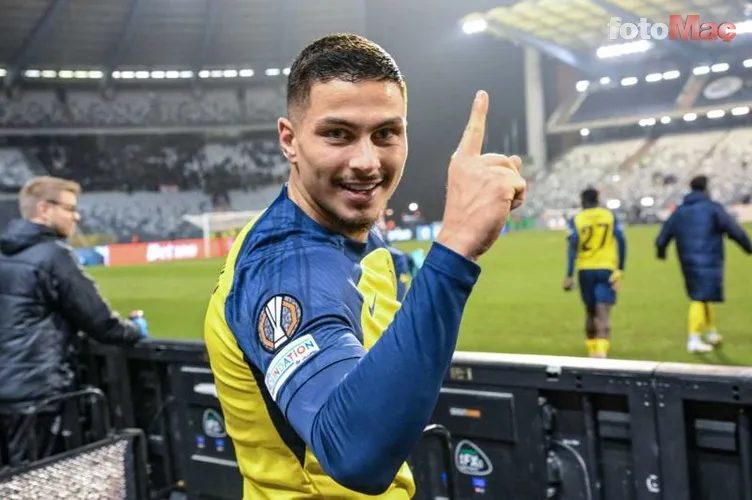 Galatasaray'ın golcüsü Benfica'dan gelecek! Duran'ı kiralayınca ayrılığa müsaade verdiler 4 galatasarayin golcusu benficadan gelecek durani kiralayinca ayriliga musaade verdiler 2 tNJTfzqX