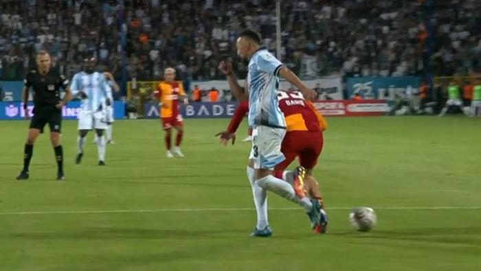 Galatasaray'ın golünde ofsayt var mı? Erzurumspor'un penaltı beklentisi! Trio yorumladı: 'Hakemi takdir ediyorum' 9 galatasarayin golunde ofsayt var mi erzurumsporun penalti beklentisi trio yorumladi hakemi takdir ediyorum 7 GCAgjYBv