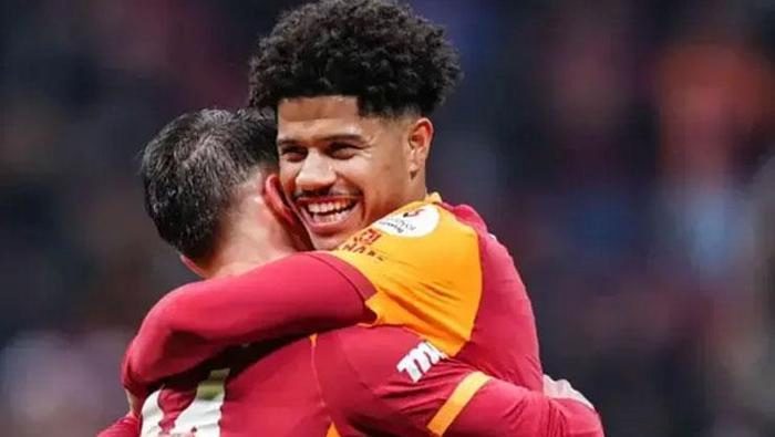 Galatasaray'ın yıldızına Ada'dan kanca! Resmi teklif yolda 4 galatasarayin yildizina adadan kanca resmi teklif yolda 2 YnPqD37d