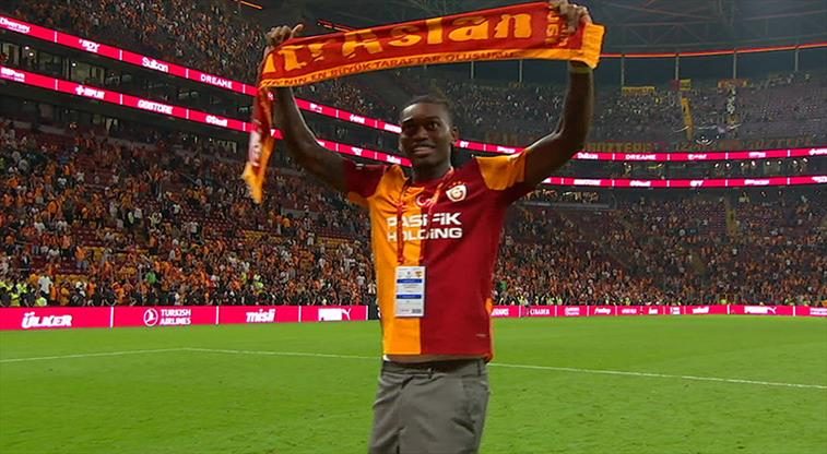 Galibiyetin ardından Rafael Leao ilk kez Rams Park'ta! 1 galibiyetin ardindan rafael leao ilk kez rams parkta