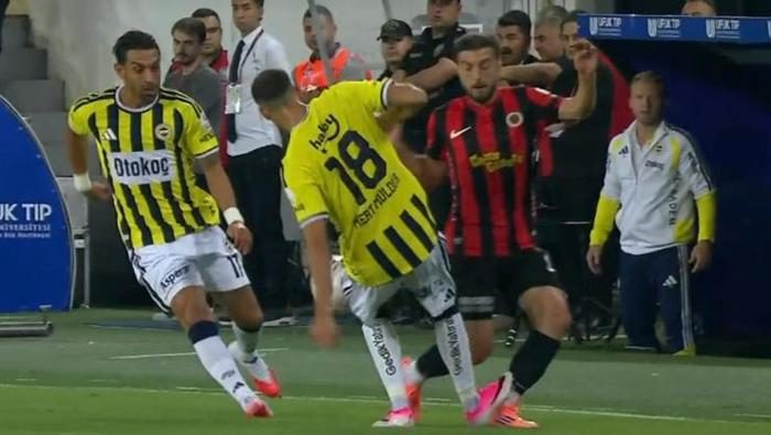 Gençlerbirliği - Fenerbahçe maçındaki çok tartışılan iki konuma Trio'dan son nokta: 'Böyle bir atılım yok, penaltı' 9 genclerbirligi fenerbahce macindaki cok tartisilan iki konuma triodan son nokta boyle bir atilim