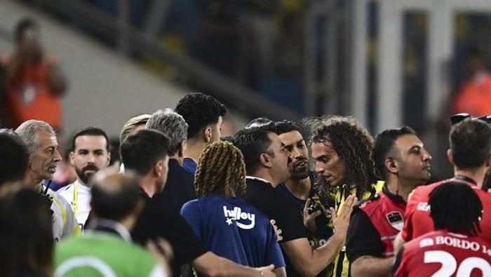 Gençlerbirliği - Fenerbahçe maçının akabinde çok sert tenkit: 'Fenerbahçe’de oynamak senin haddine mi?' | 'Bunca para bunun için mi!' 9 genclerbirligi fenerbahce macinin akabinde cok sert tenkit fenerbahcede oynamak senin haddine mi 9dVcLa7N