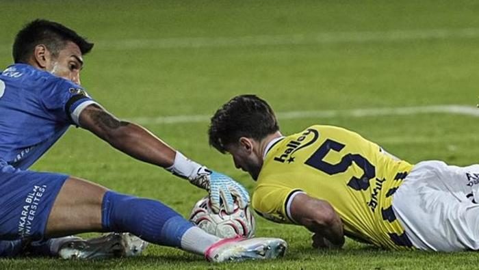 Gençlerbirliği - Fenerbahçe maçının akabinde çok sert tenkit: 'Fenerbahçe’de oynamak senin haddine mi?' | 'Bunca para bunun için mi!' 13 genclerbirligi fenerbahce macinin akabinde cok sert tenkit fenerbahcede oynamak senin haddine mi FcjQvwsu