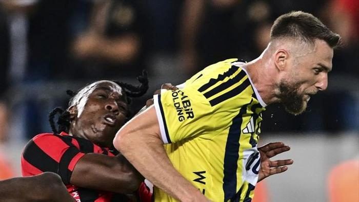 Gençlerbirliği - Fenerbahçe maçının akabinde çok sert tenkit: 'Fenerbahçe’de oynamak senin haddine mi?' | 'Bunca para bunun için mi!' 2 genclerbirligi fenerbahce macinin akabinde cok sert tenkit fenerbahcede oynamak senin haddine mi yHOcKmdv