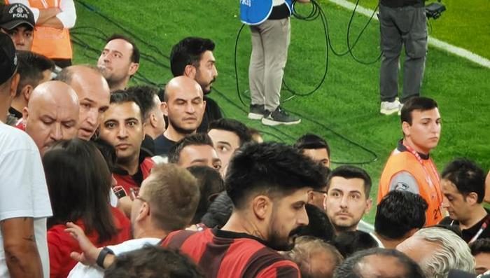 Gençlerbirliği tribünlerinde hengame golle son buldu 2 genclerbirligi tribunlerinde hengame golle son buldu 0 D7dW1npE