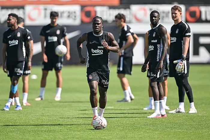Hradec Kralove-Beşiktaş maçı CANLI (UEFA Avrupa Ligi 3. Ön Eleme Turu) 4 hradec kralove besiktas maci canli uefa avrupa ligi 3 on eleme turu 2 UYNP3ZD3