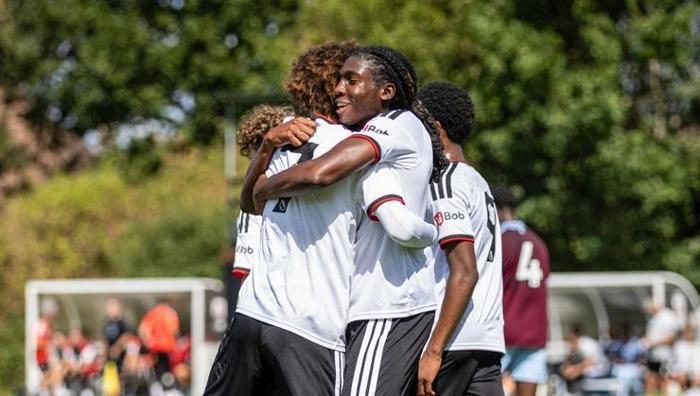 Hüseyin Göçek, İngiltere'de hakemliğe geri döndü: Fulham - Aston Villa maçı 4 huseyin gocek ingilterede hakemlige geri dondu fulham aston villa maci 2 hJ2t9k62