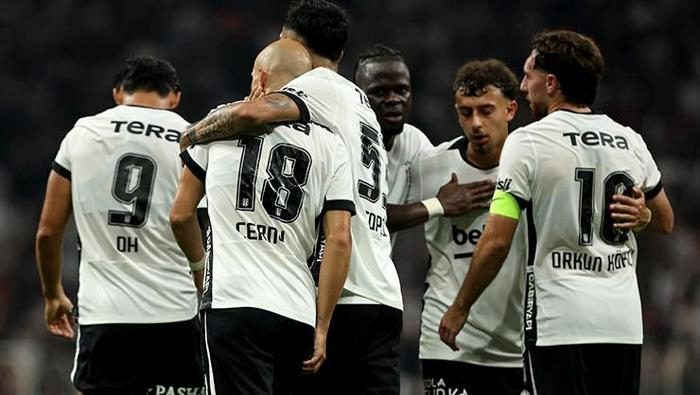 'İlaç olmaya geldim' Spor muharrirleri Beşiktaş-Hradec Kralove maçını yorumladı 15 ilac olmaya geldim spor muharrirleri besiktas hradec kralove macini yorumladi 13 hEt5J9q9