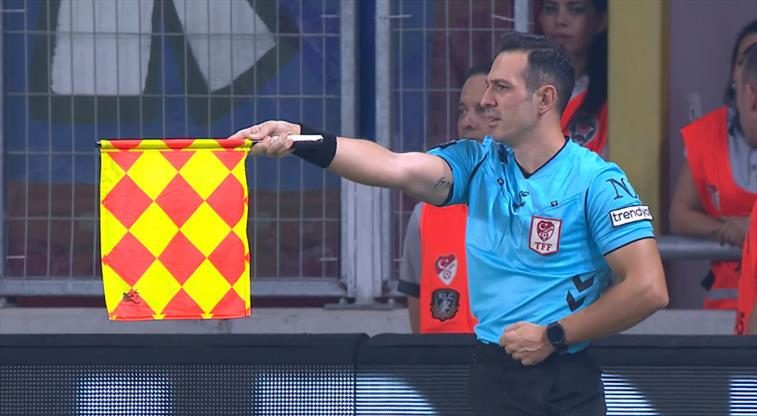 İşte Göztepe'nin iptal edilen golü 1 iste goztepenin iptal edilen golu e4bO1WNa